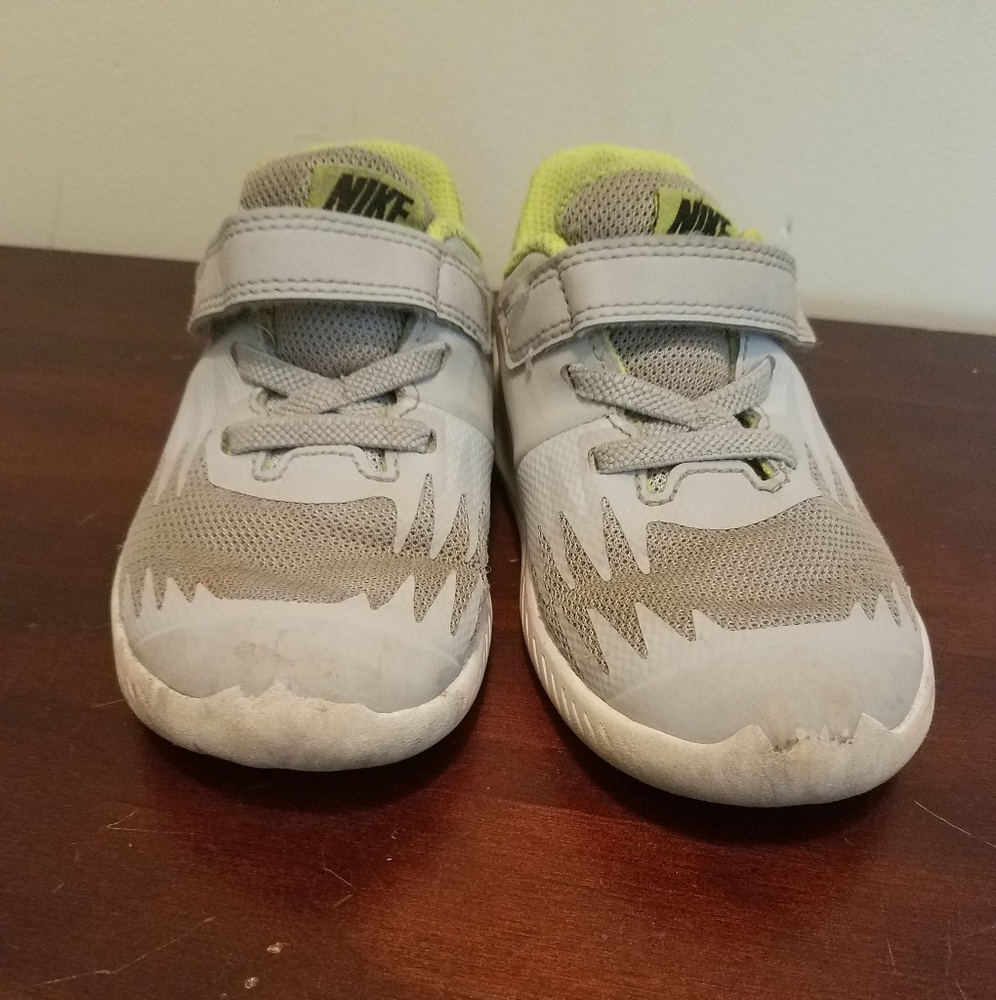 Sneakers - Picture 2 of 4
